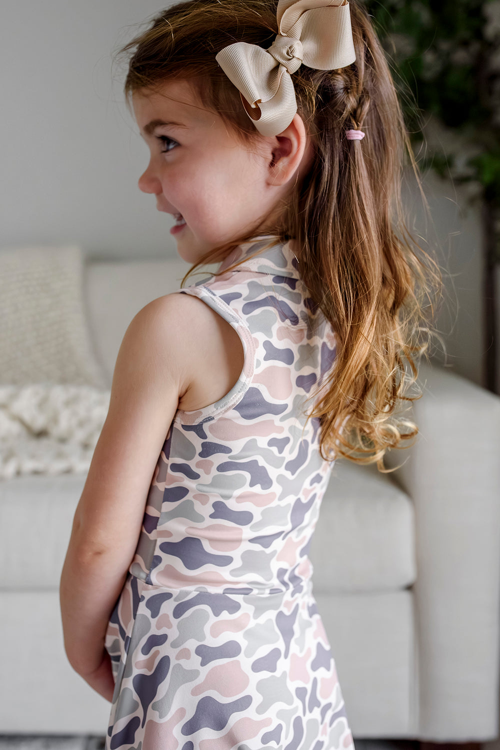 back view of camo cutie golf dress and clip bow