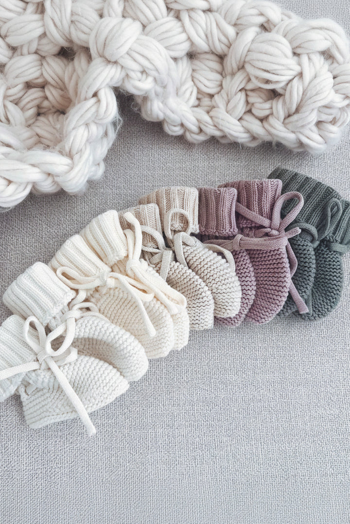 knit baby booties 