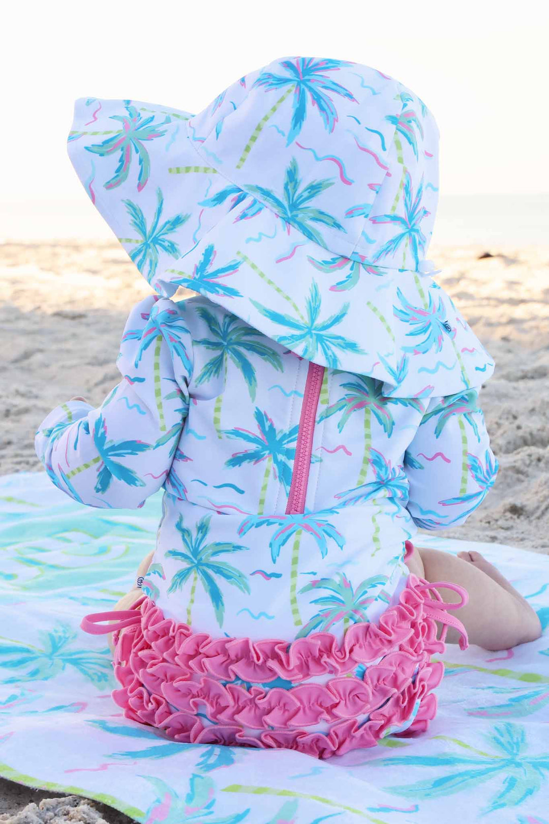 back view of blue lagoon upf 50+ sun hat palm trees