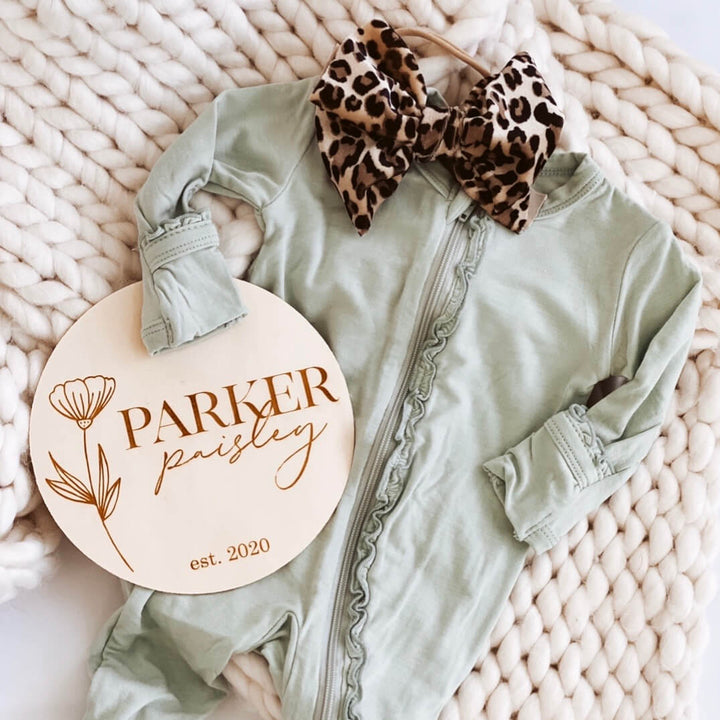 baby name wood announcement with flower