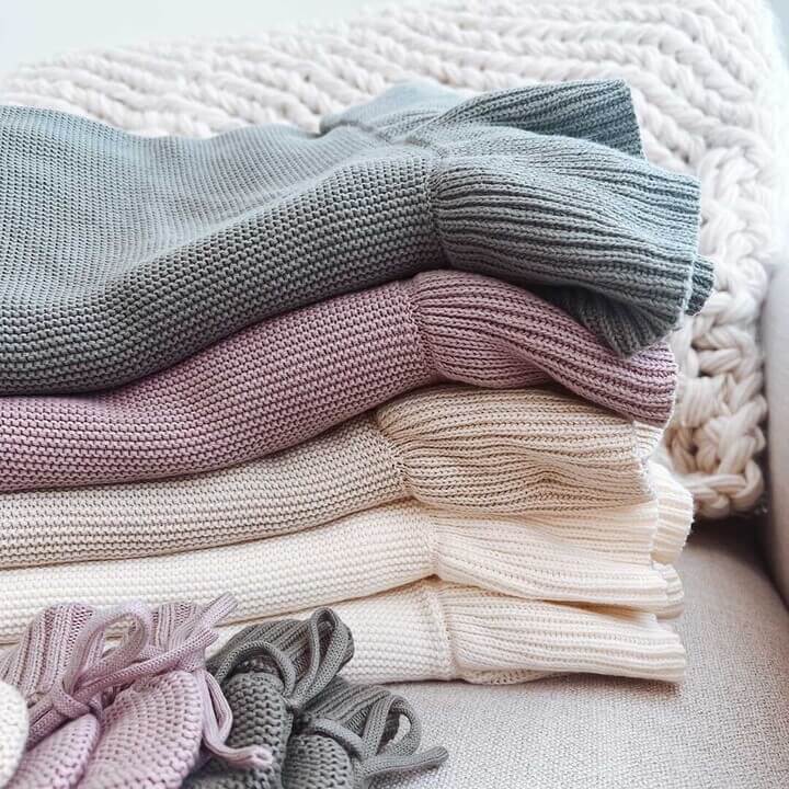knit blanket with ruffle 