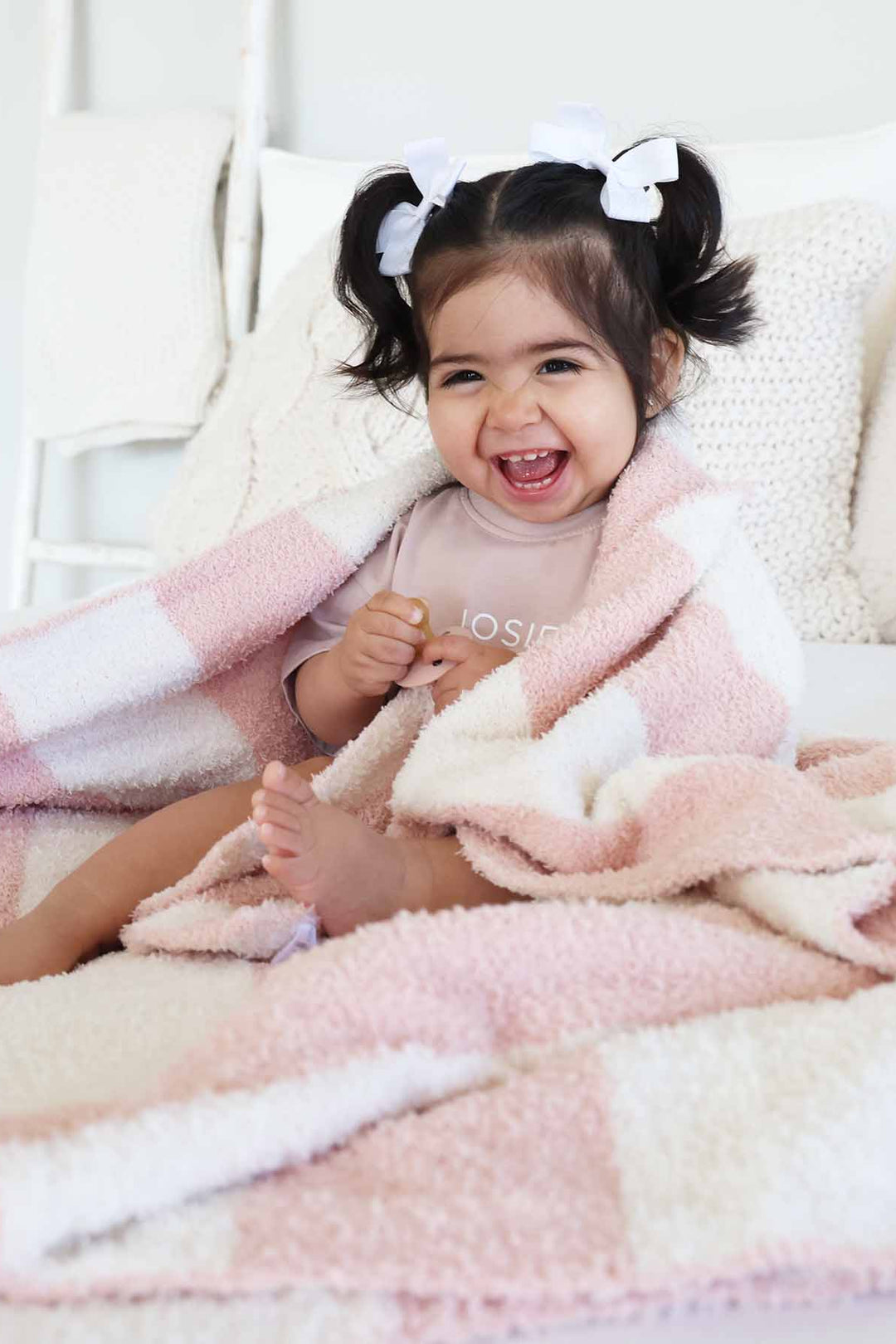 pink and white plush microfiber blanket for babies, toddlers and kids 