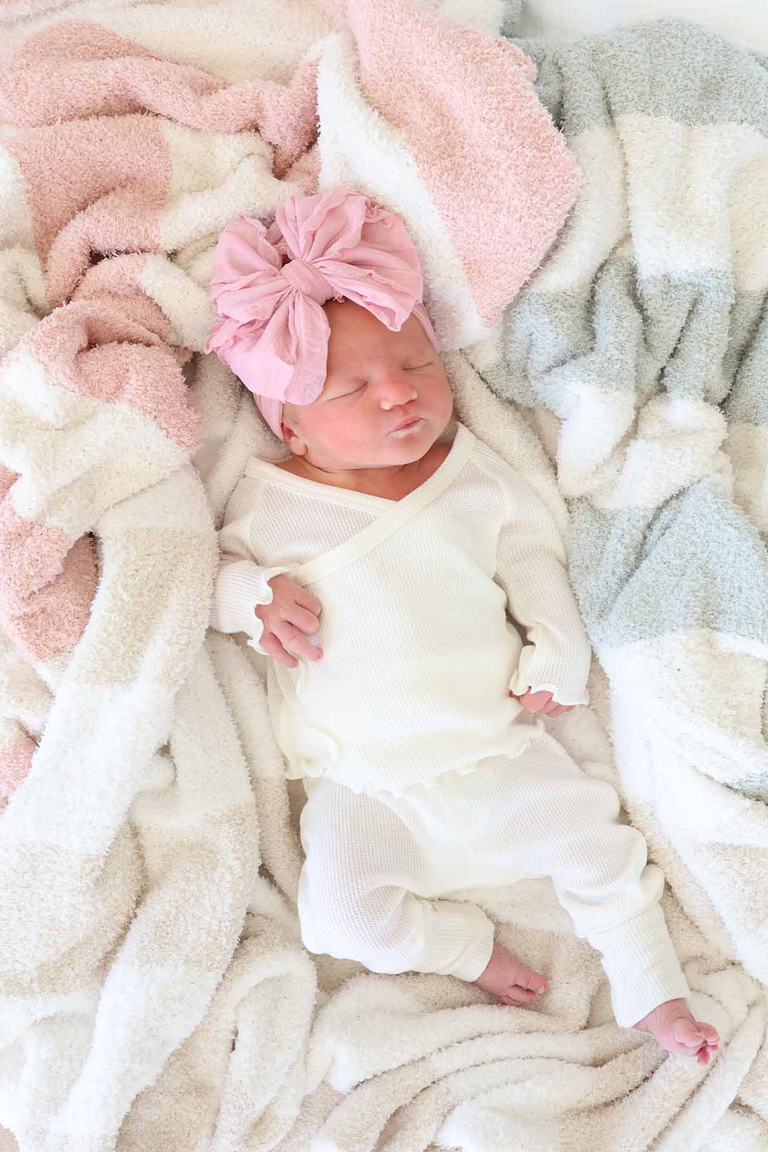 cuddlelane luxe stripe blanket group