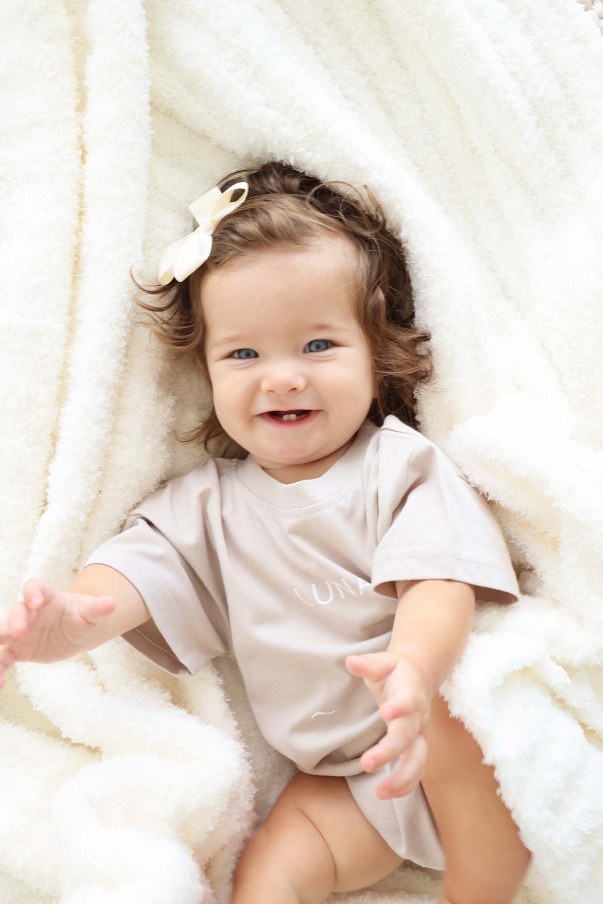 CuddleLane™ Luxe Blankets | Ivory